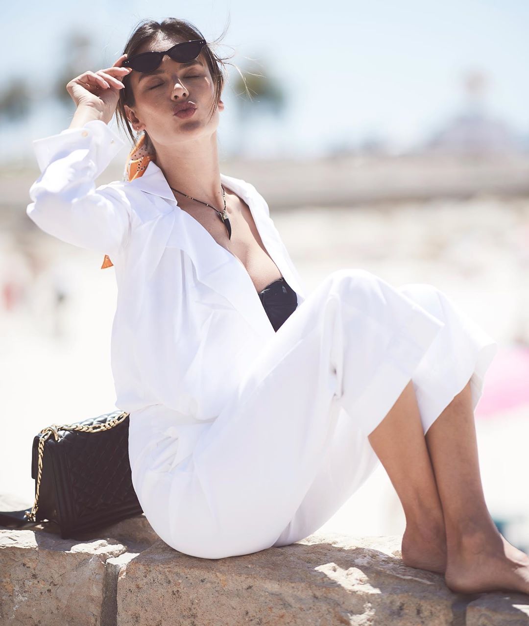 Горячая пора: топ-3 безупречных летних образа от Алессандры Амбросио