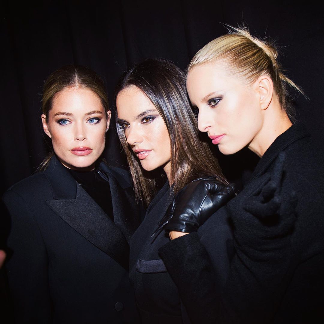 Нет предела совершенству: Алессандра Амбросио показала точеную фигуру в откровенном бикини