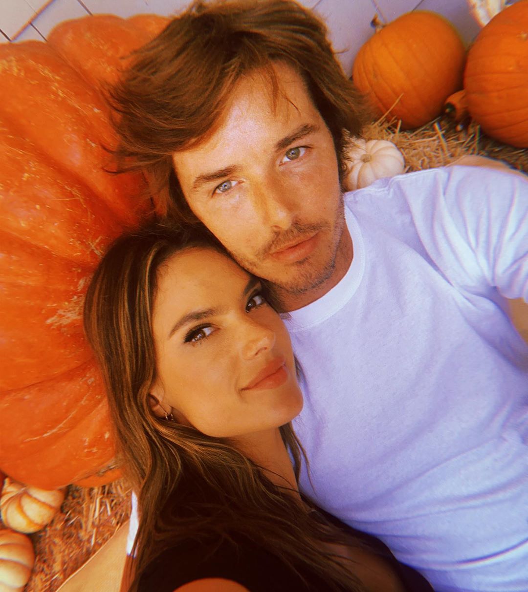 Ідеальна сім'я: Алессандра Амбросіо засипала мережу щасливими фото з улюбленим і дітьми