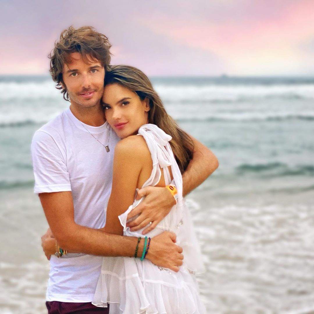 Немов двійнята: 38-річна Алессандра Амбросіо захопила схожістю з дочкою-підлітком