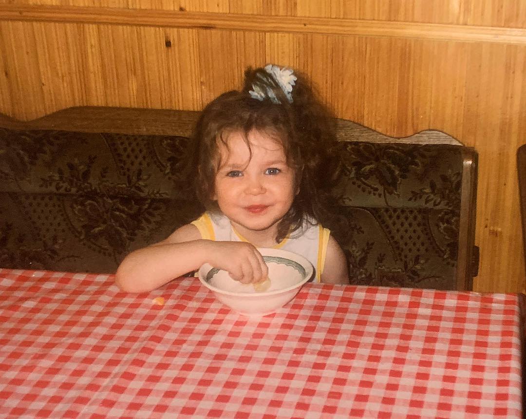 Алина Гросу необычно призналась в тайной страсти, опубликовав детские фото