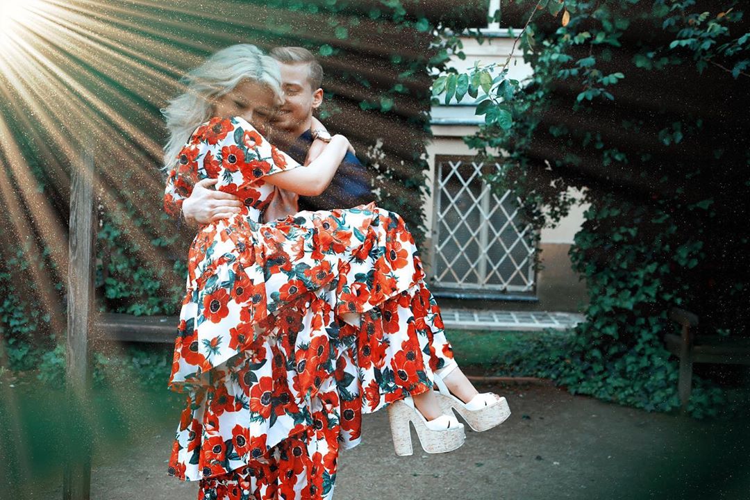 Носит на руках: счастливая Алина Гросу показала трогательное фото с мужем