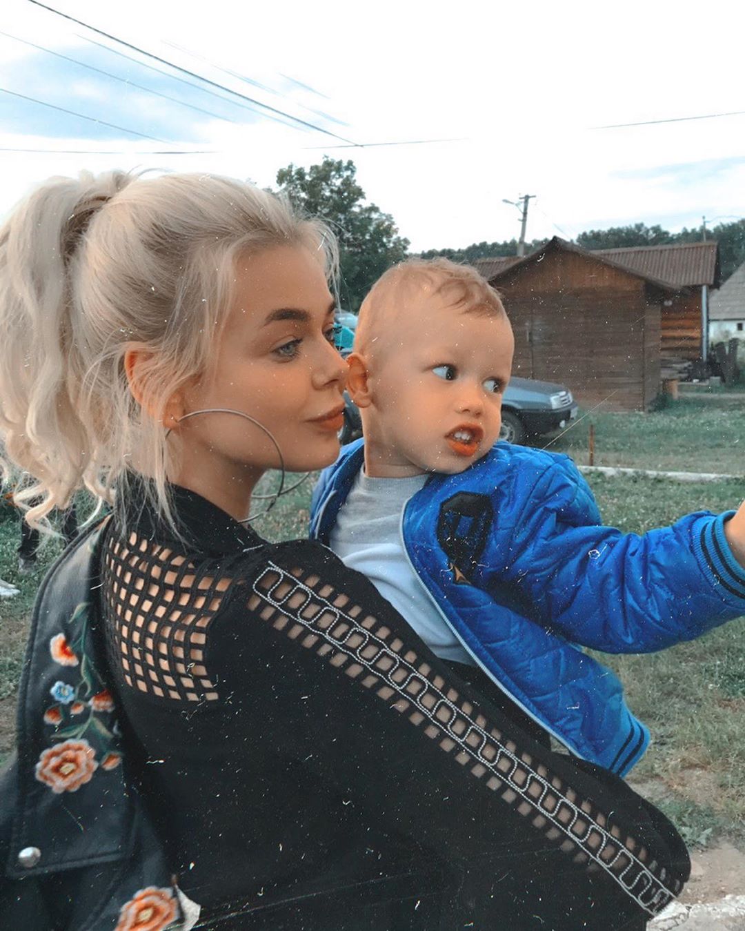 "Похож на тебя": Алина Гросу умилила сеть обнимашками с малышом