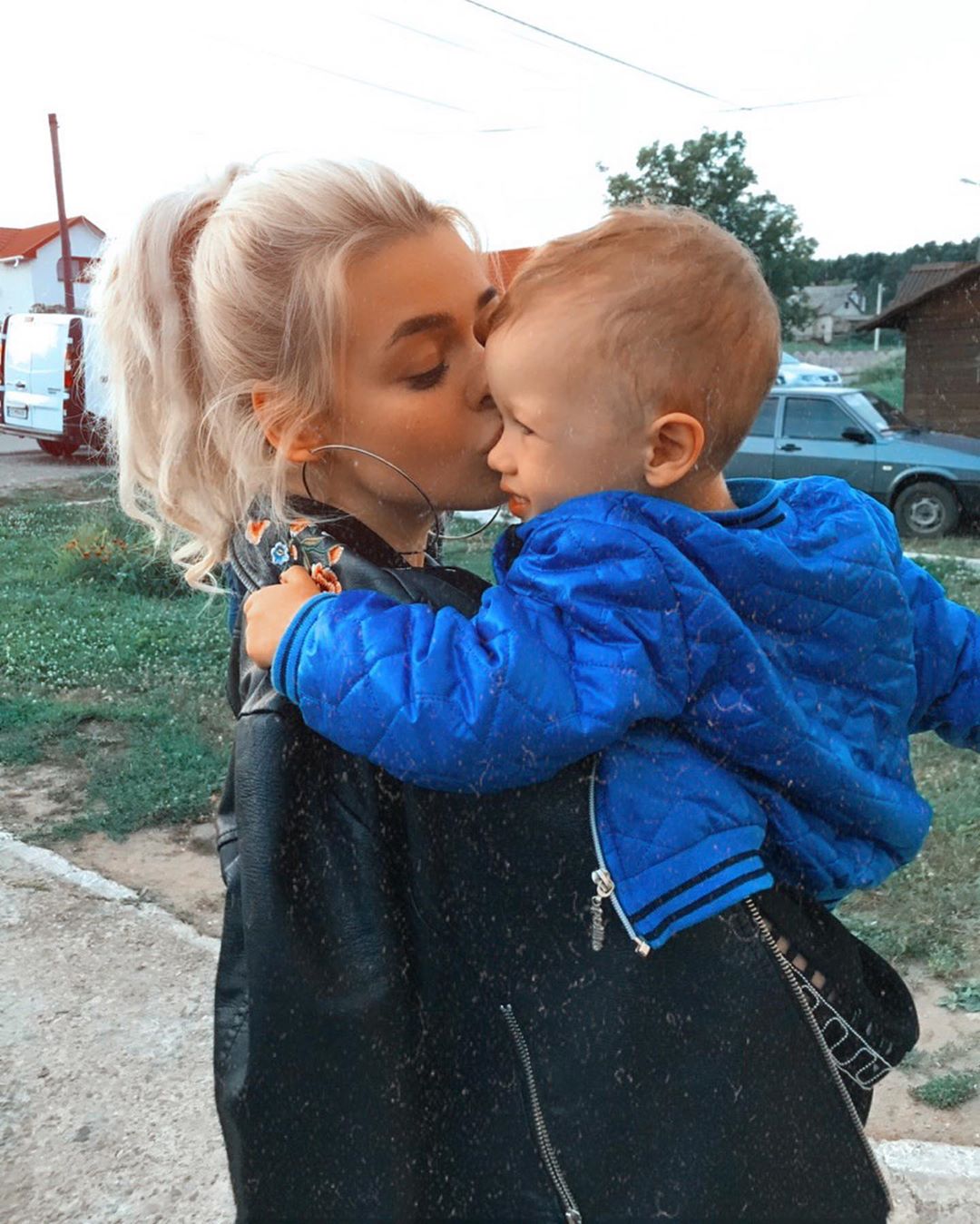 "Похож на тебя": Алина Гросу умилила сеть обнимашками с малышом