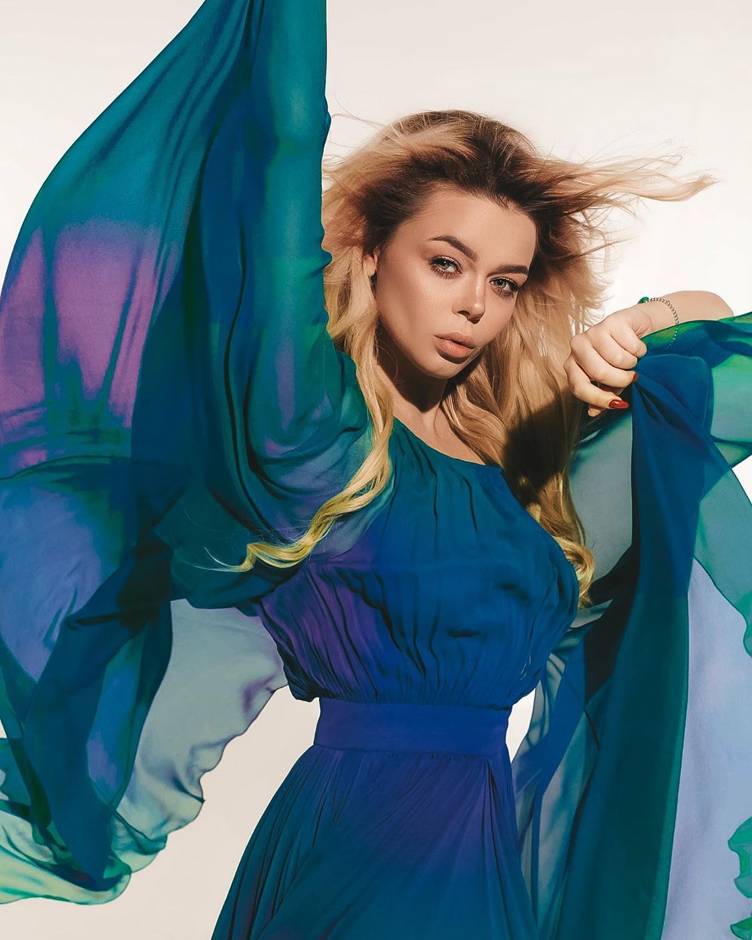 От еды до телефонов: Полякова, Тодоренко, Сумская и другие рассказали, что прячут в нижнем белье