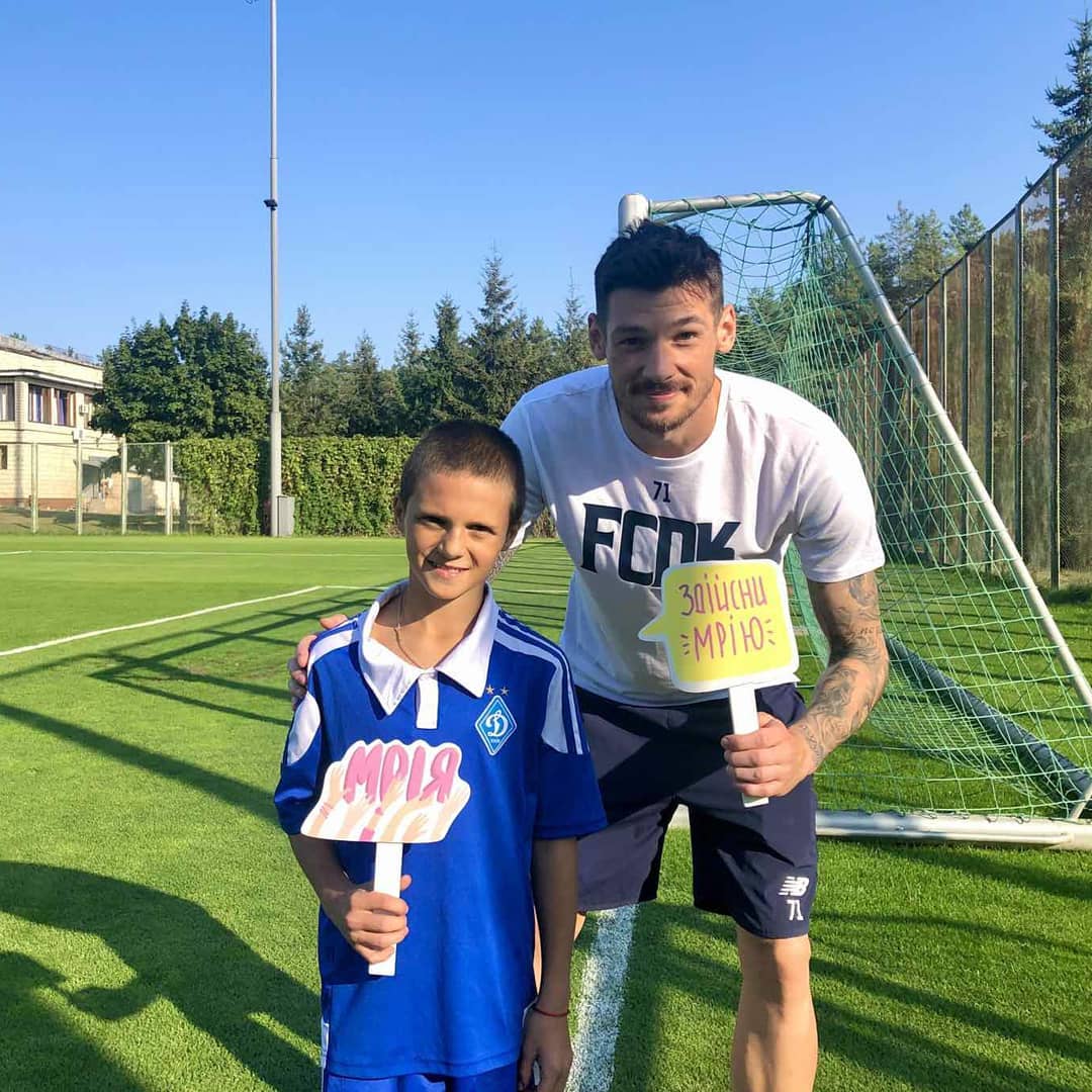 Українців благають допомогти 11-річному Саші, який перестав рости