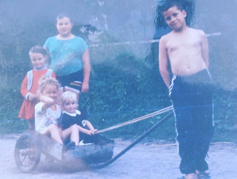 Рэперша Alyona Alyona поразила сеть своим детским фото