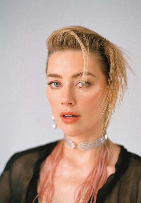 Эмбер Херд в провокационном образе снялась в ярком фотосете