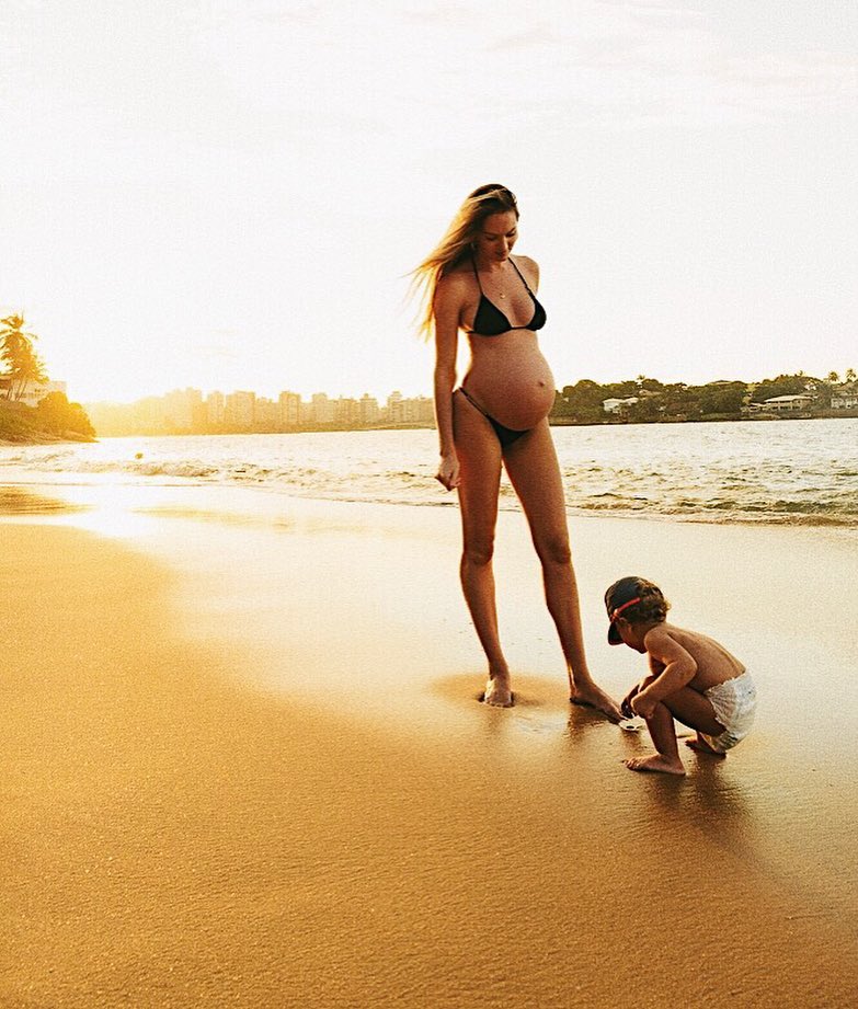 Вернуться в строй: как менялись звезды во время и после беременности (фото)