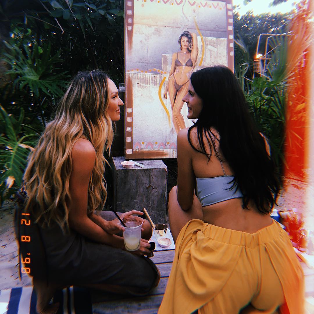 "Ангел" Victoria's Secret похвалилася розкішним тілом в бікіні