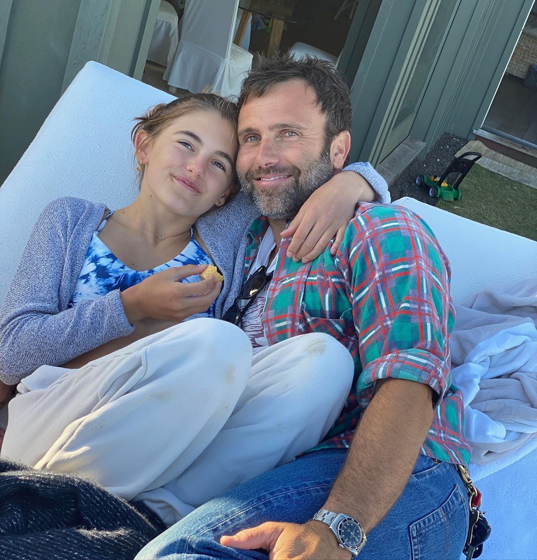 Идеальная мамочка: Алессандра Амбросио умилила сеть забавными фото с детьми