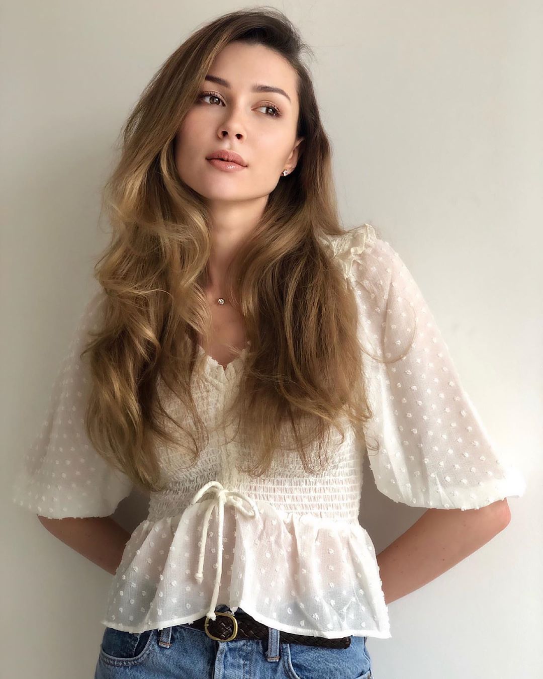 Заворотнюк вспомнила о депрессивном детстве и захотела нежности (фото)