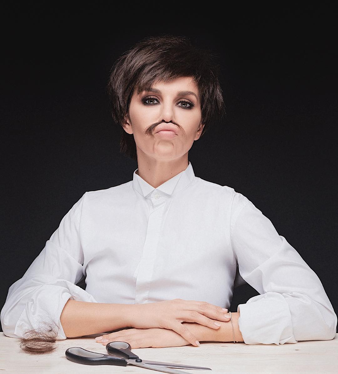 Не впізнати: Анна Сєдокова шокувала змінами у зовнішності