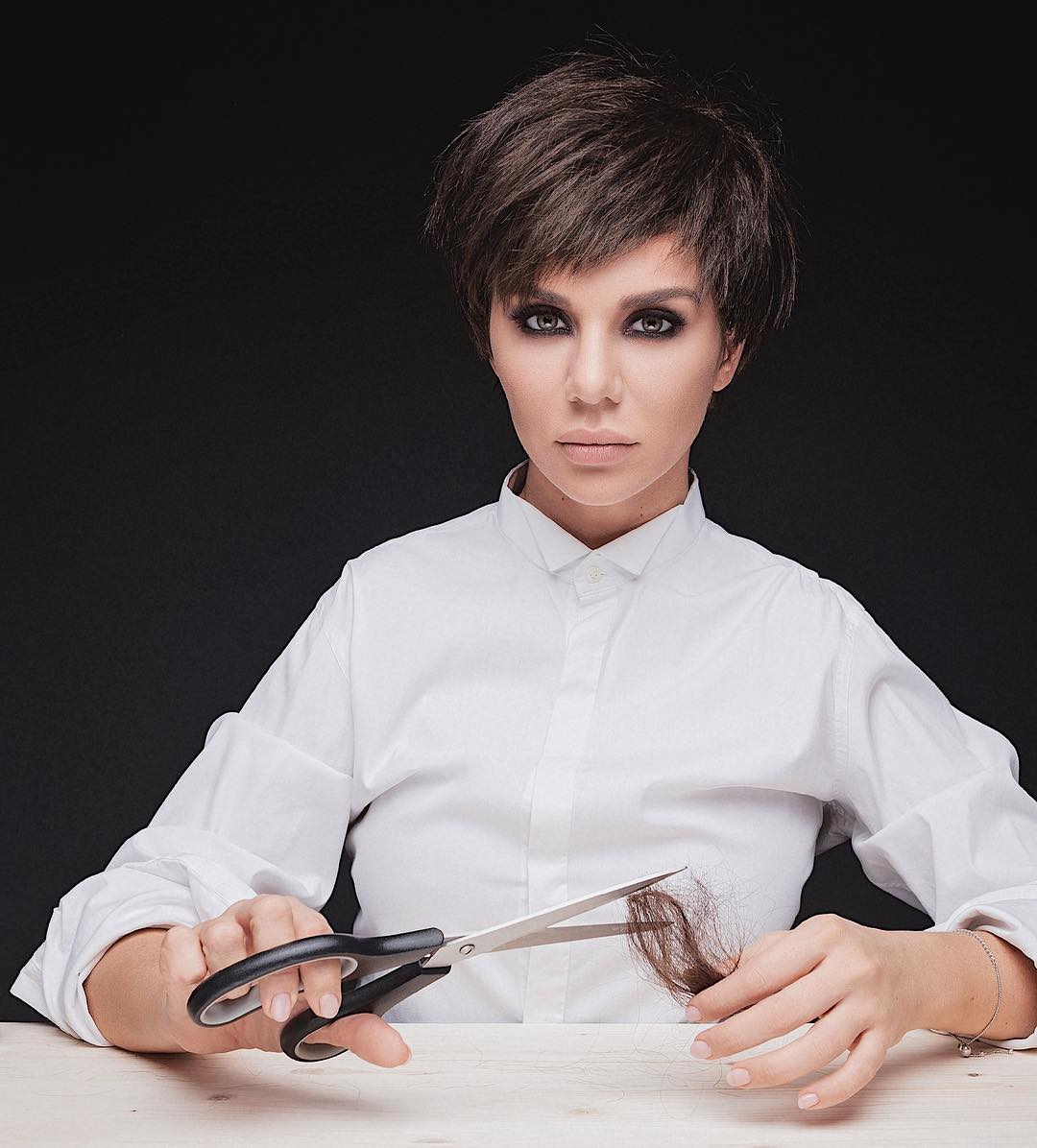 Не впізнати: Анна Сєдокова шокувала змінами у зовнішності