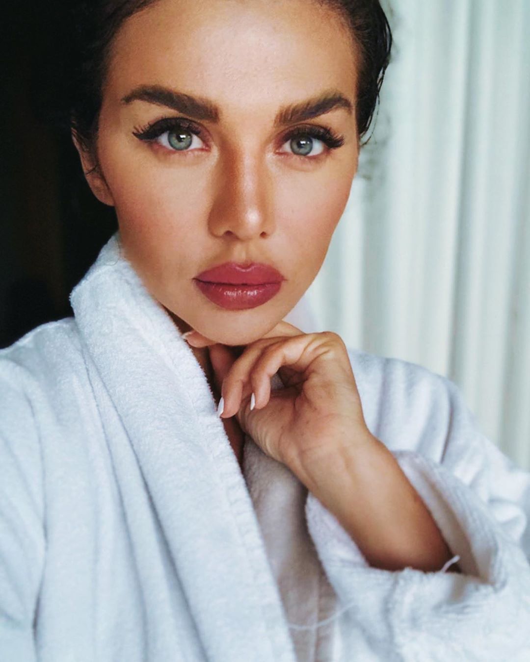 Уход за лицом в летний период: секреты известной певицы