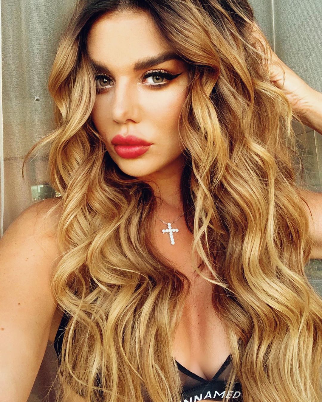 Была изгоем без друзей: Анна Седокова поразила признанием о школьных годах