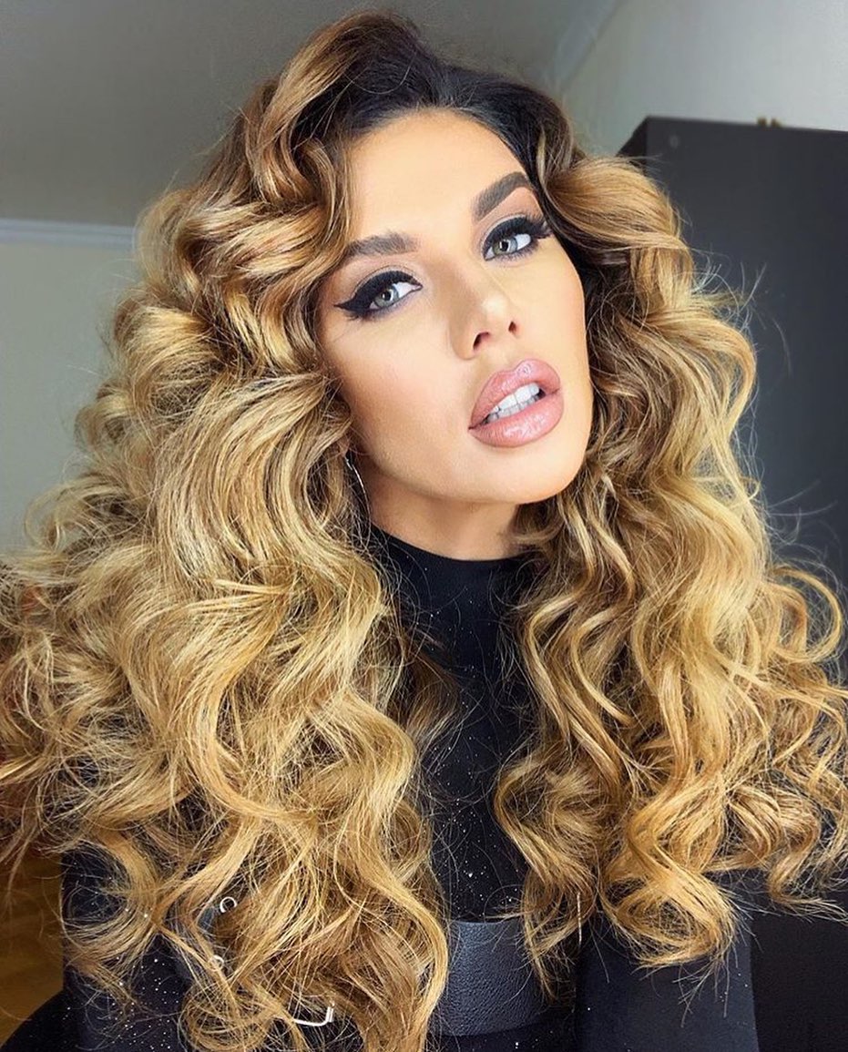 Як доглядати за довгим волоссями: поради французького колориста