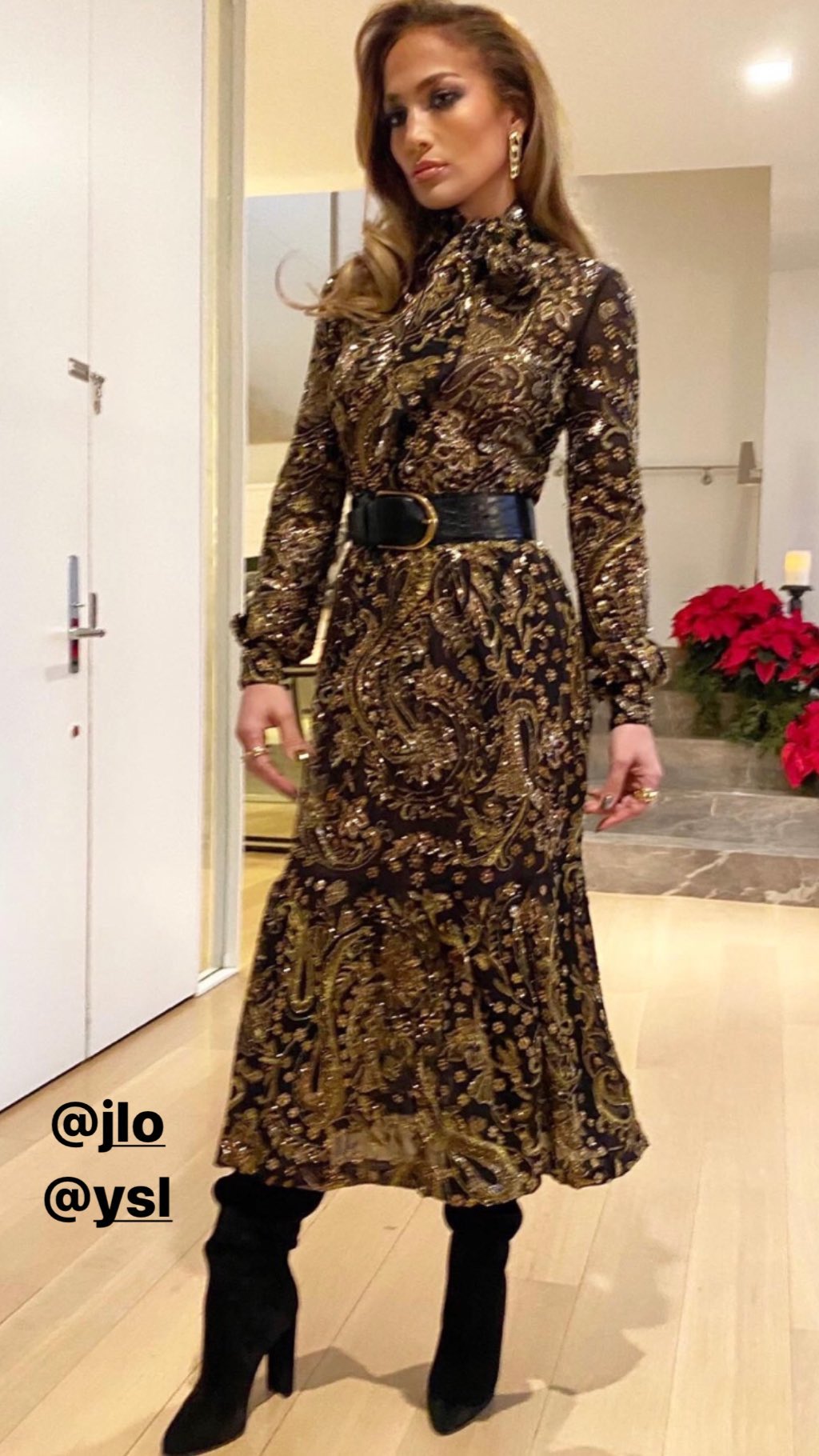 Очей не відвести: Дженніфер Лопес підкорила досконалим тілом в розкішній сукні