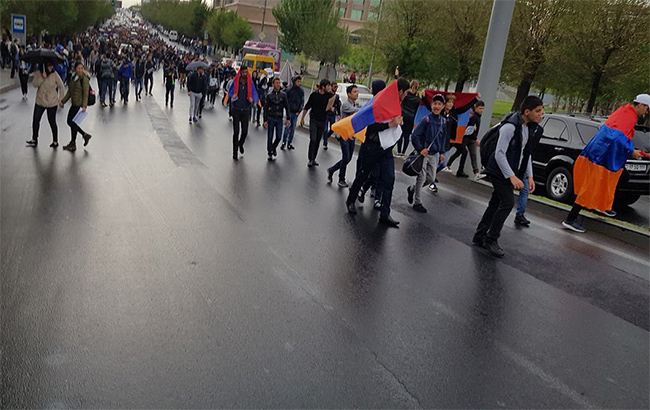 В Ереване во время протестов полиция задержала 183 человека