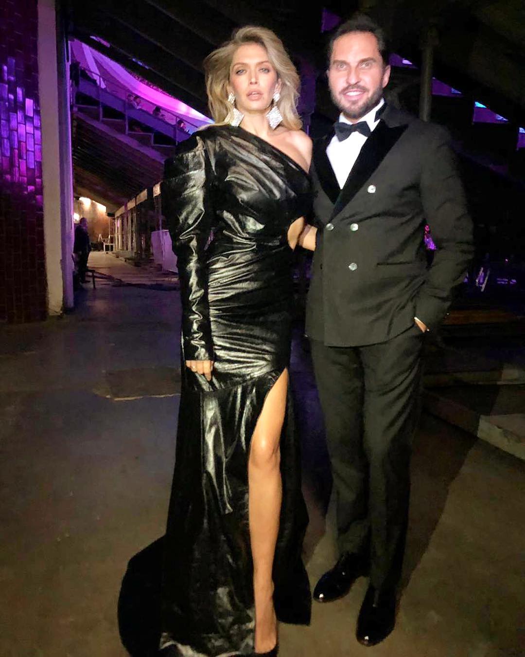 "Як сміттєвий мішок": Брежнєву розкритикували в мережі за невдале вбрання