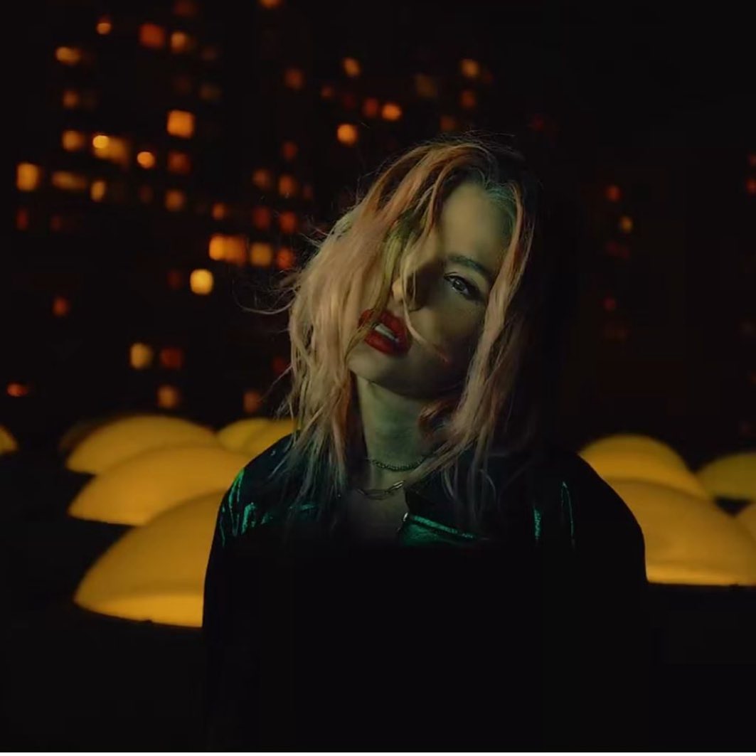 Леди-соблазн: Слава из НеАнгелов &quot;зажигает&quot; чувственным фото