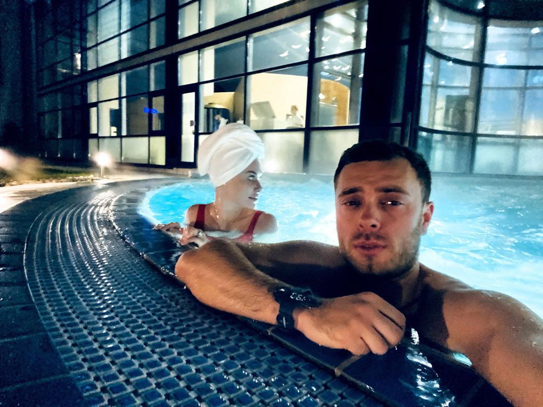 "Опять доктор?" Слава Каминская заинтриговала фото с мужчиной в джакузи