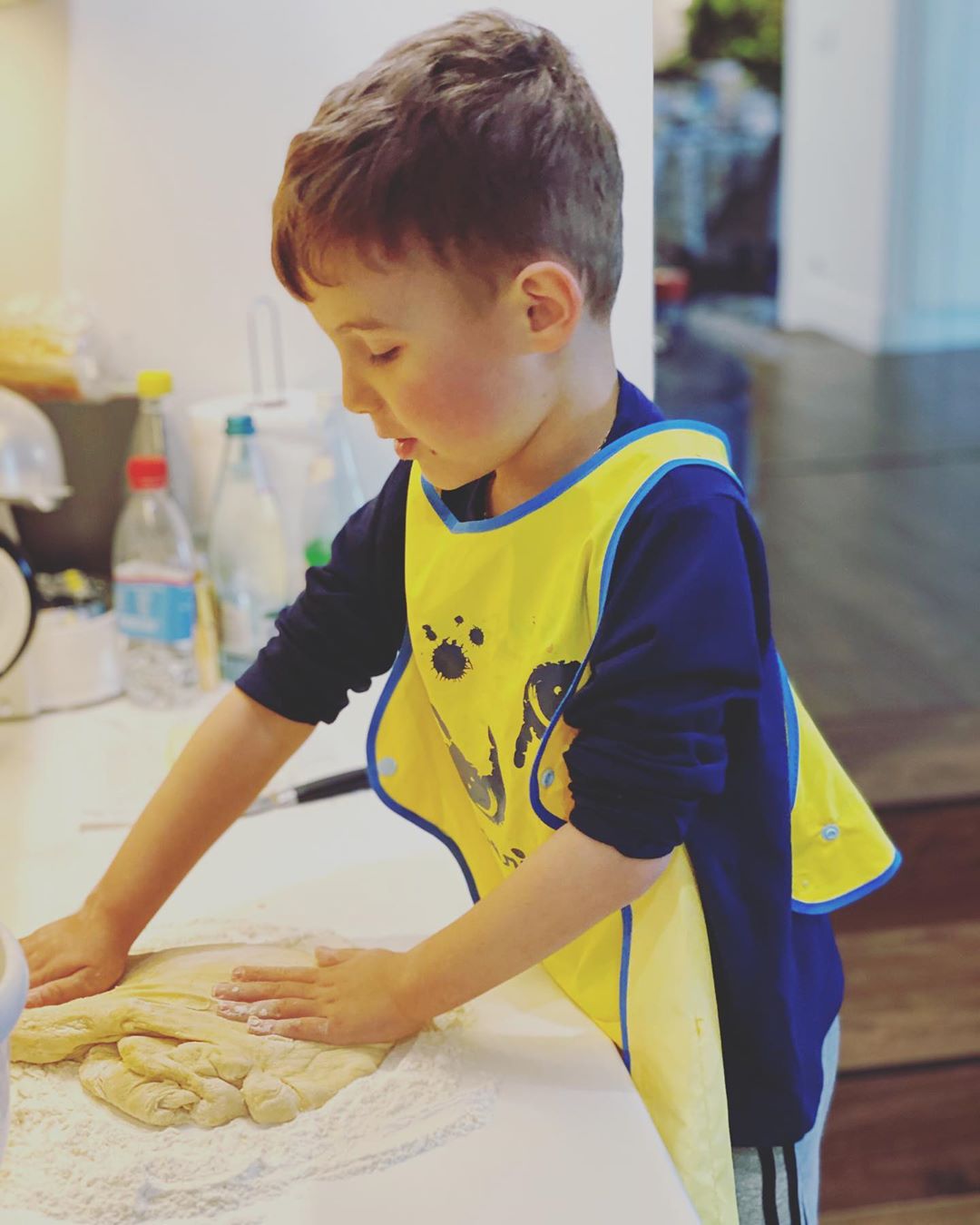 Командую молодими кулінарами: Слава Камінська показала, як готувалася з дітьми до Великодня