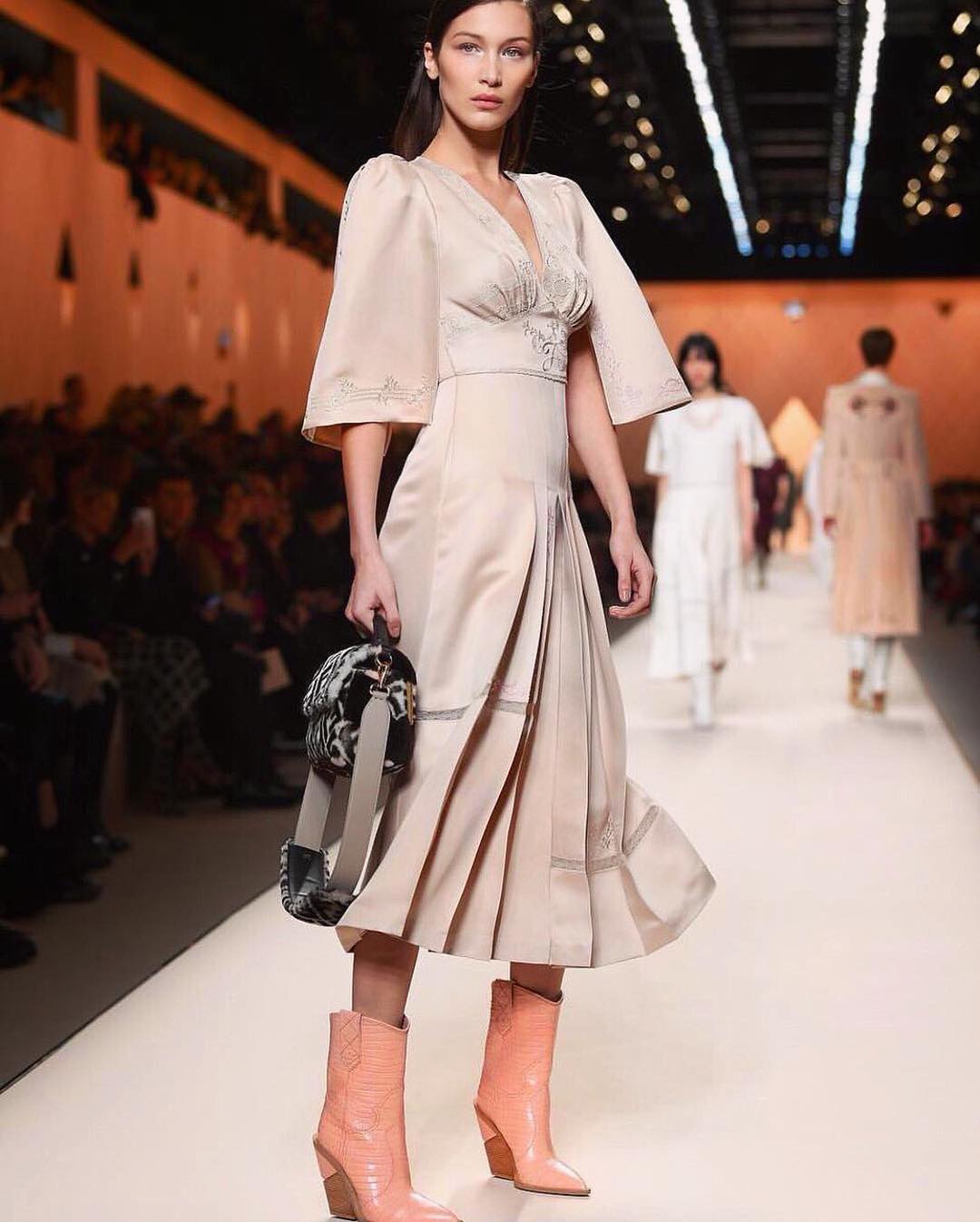 Природний відбір: топ-3 способу &quot;приручити&quot; бежевий відтінок від Белли Хадід