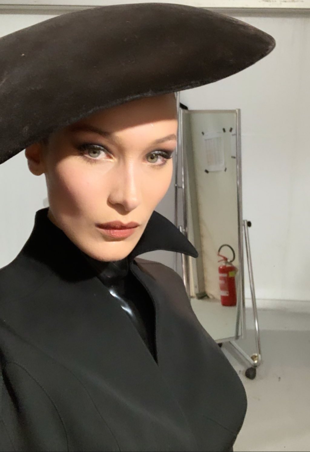 Бунт на подіумі: Белла Хадід підкорила Флоренцію екстравагантним вбранням від культового дизайнера