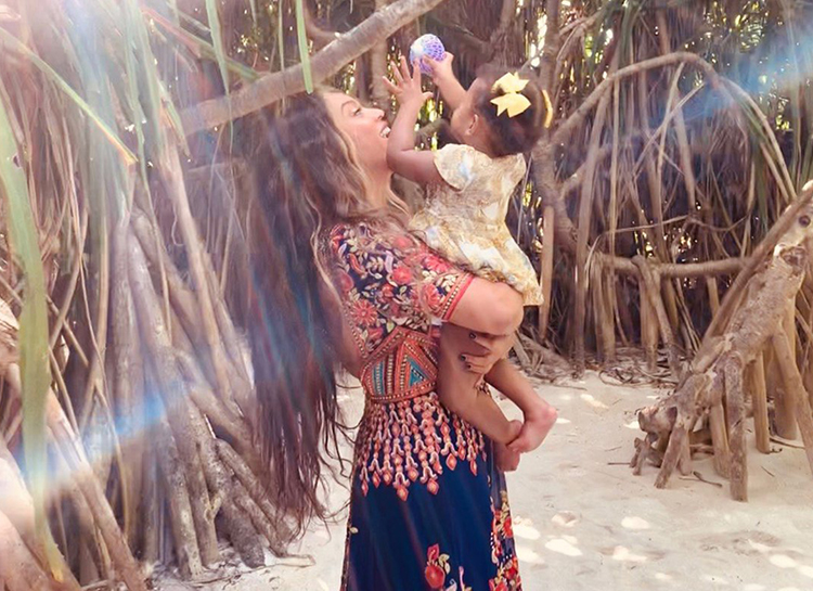 Редкие фото: Бейонсе показала подросших младших детей