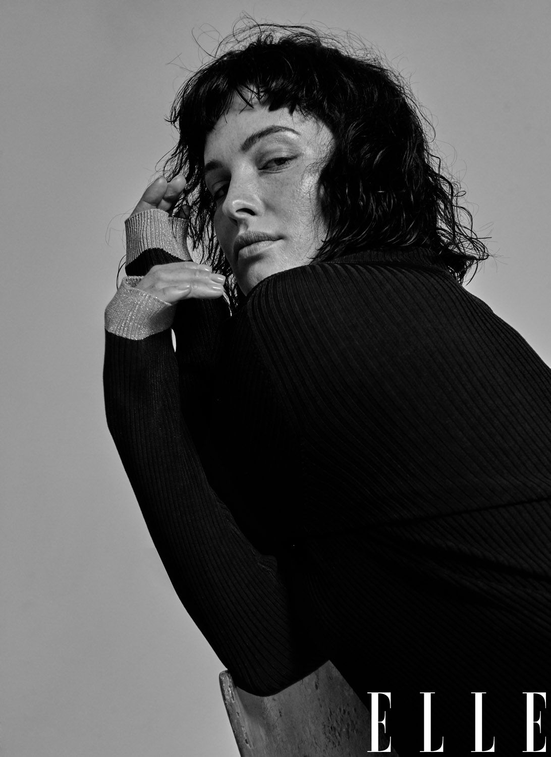 Даша Астафьева без макияжа восхитила чувственной фотосессией