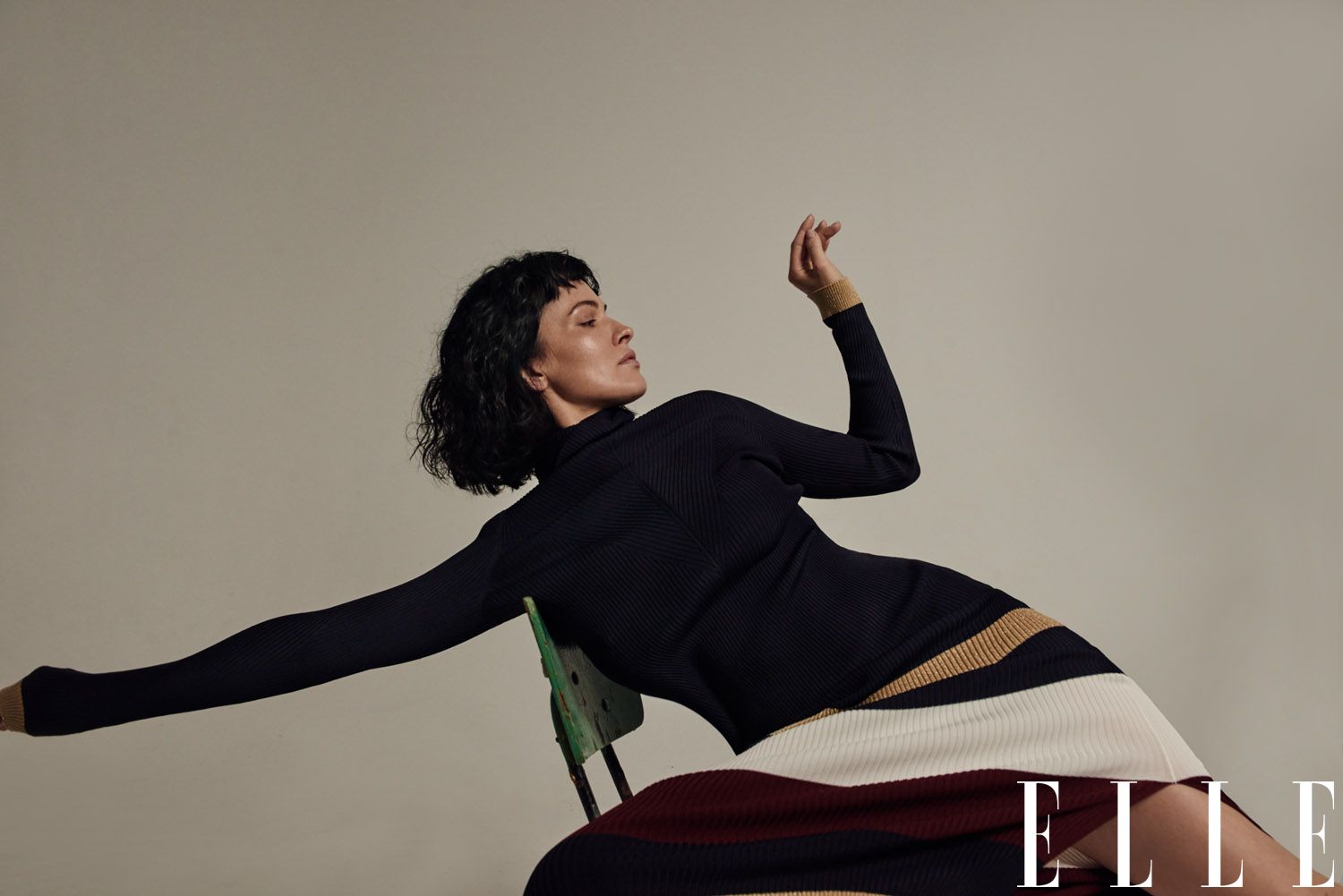 Даша Астафьева без макияжа восхитила чувственной фотосессией