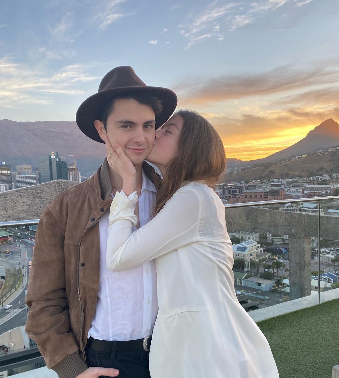 В Африку гулять: Кэтрин Зета-Джонс с мужем и детьми устроили "жаркие" рождественские каникулы