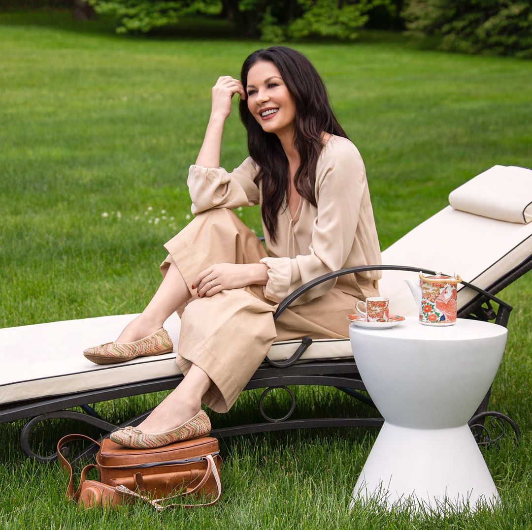 Вона не змінюється! 50-річна Кетрін Зета-Джонс вразила нев'янучою красою