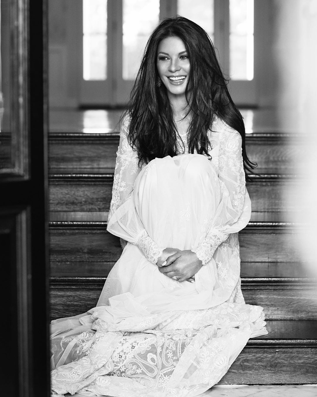 "Краса жінки з роками тільки зростає": 49-річна Кетрін Зета-Джонс захоплює квітучим виглядом