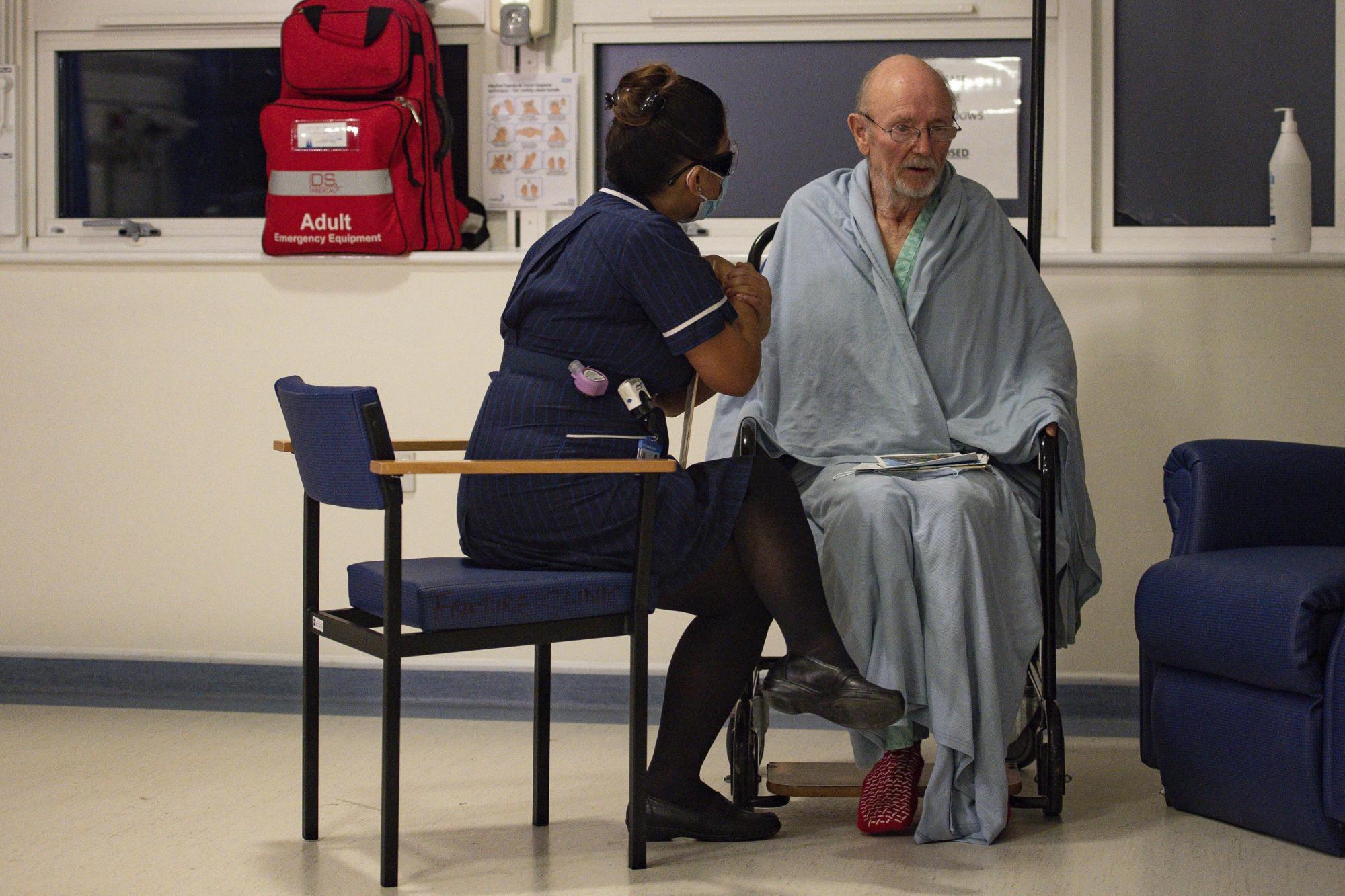 У Британії від коронавірусу вакцинували Вільяма Шекспіра