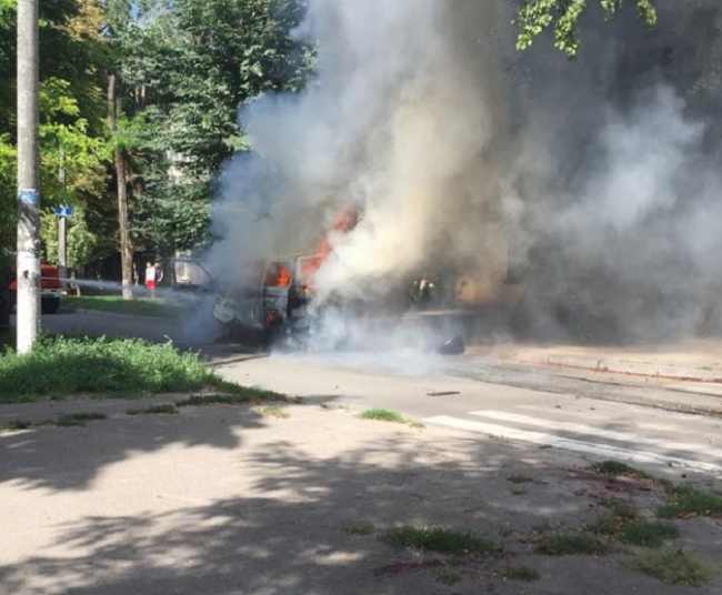 У Кам'янському вибухнув мікроавтобус з депутатом