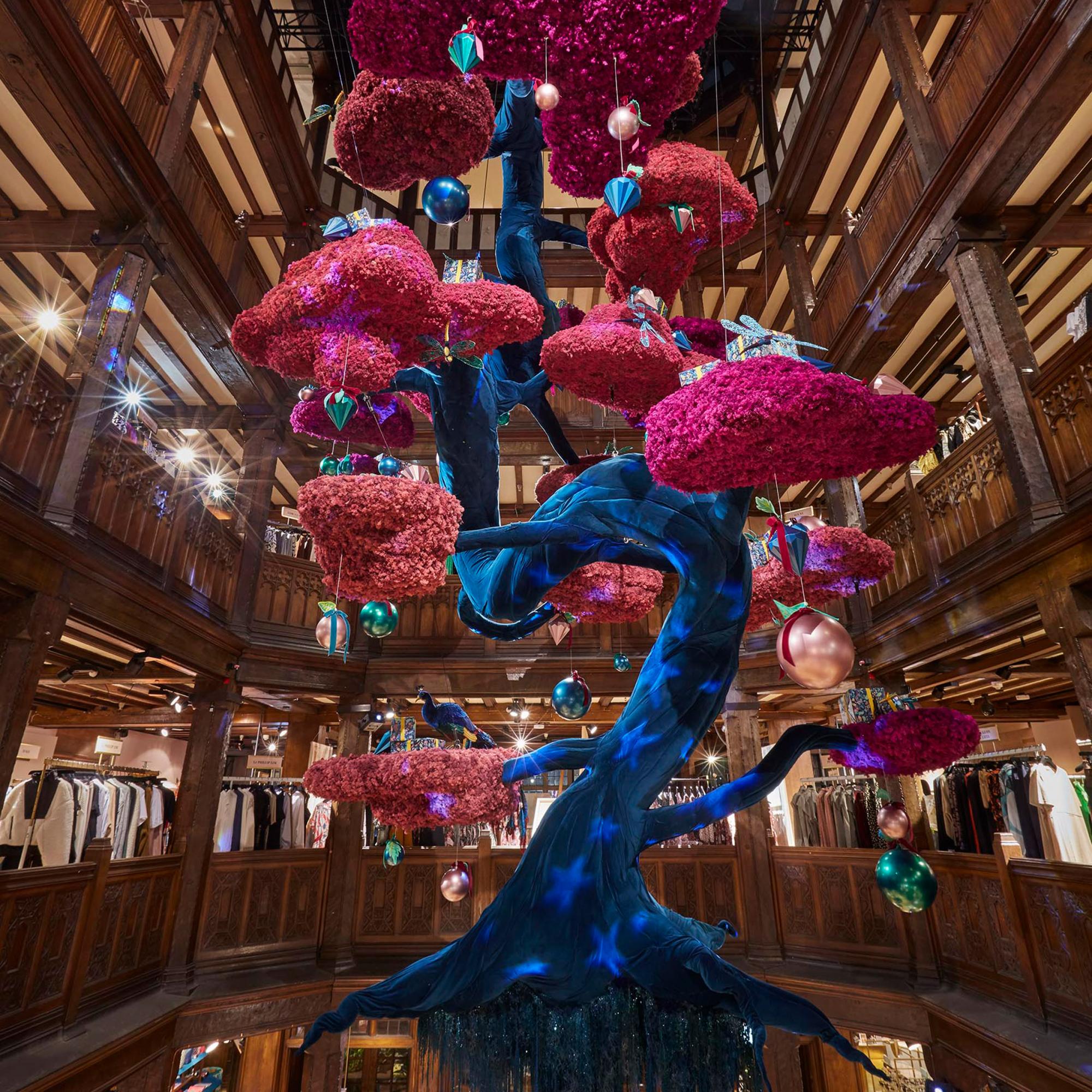 Шинуазрі і "Аліса в Країні Чудес": топ-10 фантастичних новорічних ялинок 2020