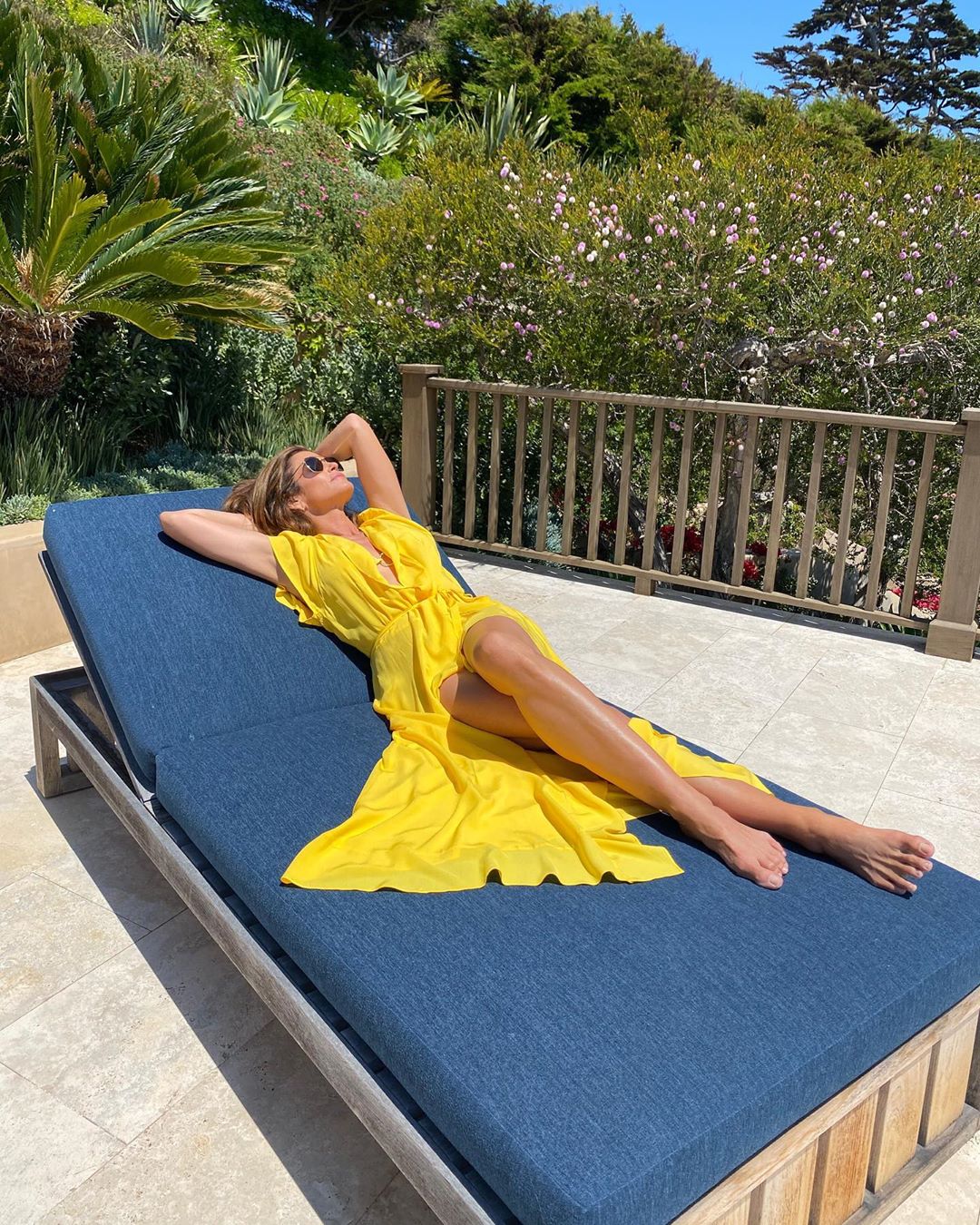 Жінка-мрія: 54-річна Сінді Кроуфорд захопила стрункою фігурою і &quot;нескінченними&quot; ногами