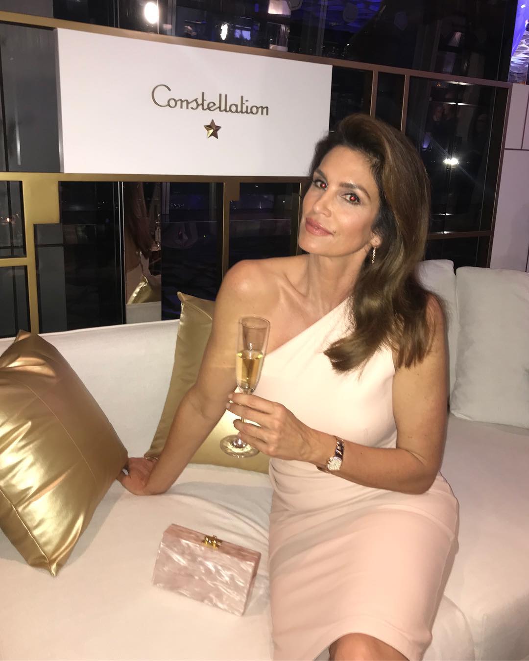 Дженнифер Лопес, Наоми Кэмпбелл, Синди Кроуфорд: звезды старшего поколения, которые до сих пор покоряют мир моды