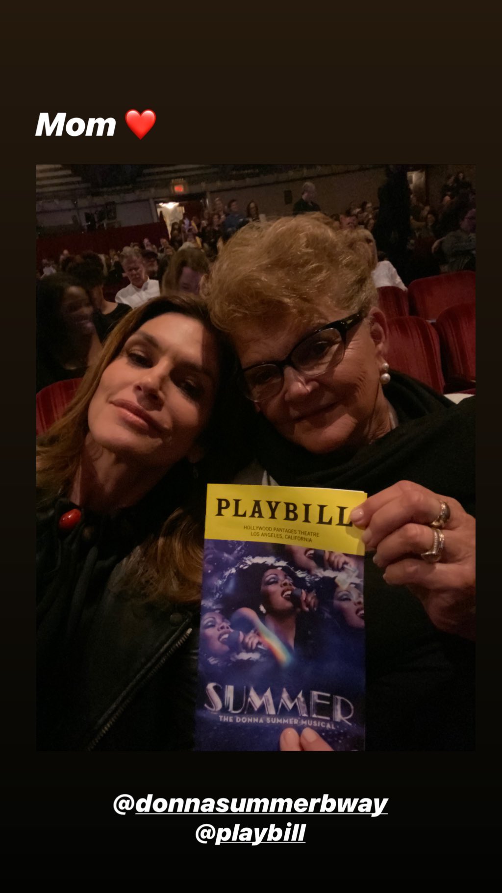 Красота по наследству: Синди Кроуфорд показала редкие кадры с мамой и дочерью