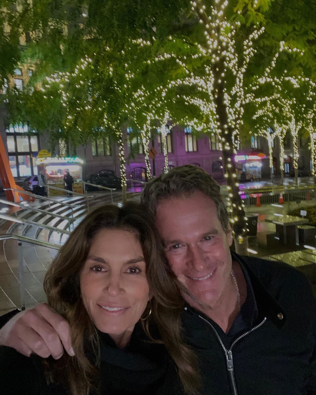 Закохані, як підлітки: Сінді Кроуфорд зворушила мережу романтичним фото з чоловіком