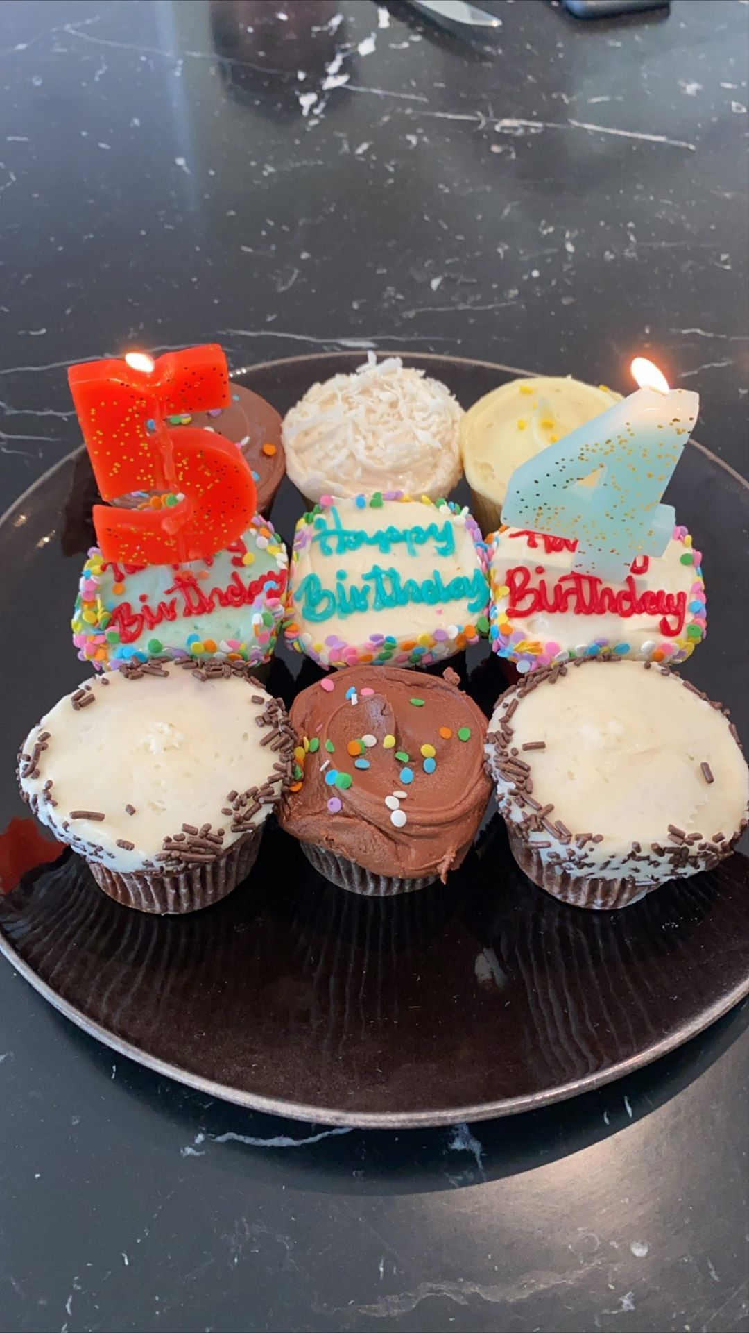 Ох вже ці ноги! 54-річна Сінді Кроуфорд захопила стрункою фігурою на відео в честь дня народження