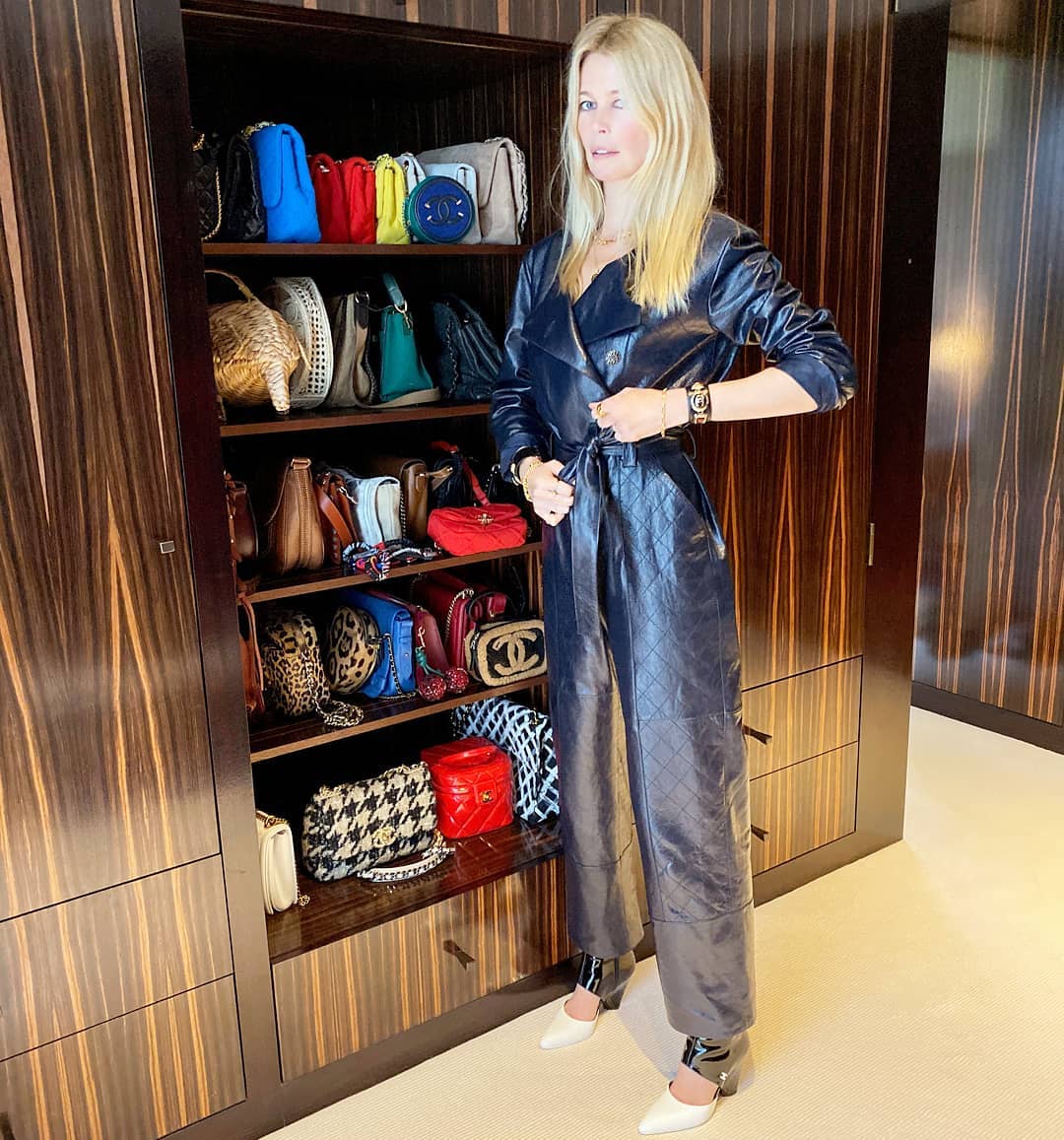 Модная битва: Синди Кроуфорд и Клаудиа Шиффер блистают в одинаковых соблазнительных комбинезонах