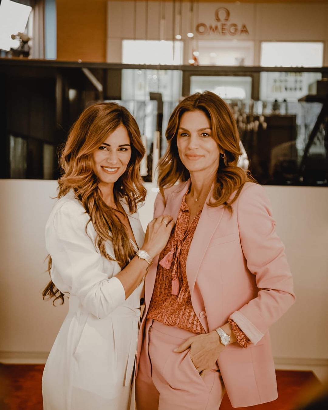 Королева стиля: 53-летняя Синди Кроуфорд покорила фигурой в сиреневом костюме