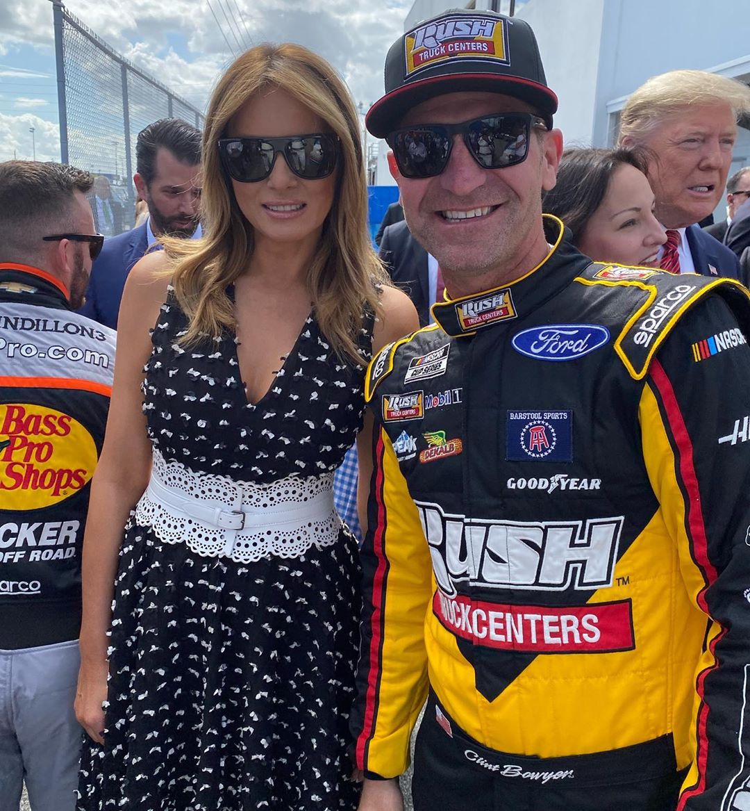 Мелания Трамп появилась в неудачном платье, которое &quot;съело&quot; ее фигуру