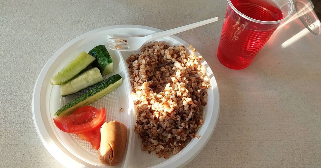 &quot;Ням-ням&quot;: британский солдат показал завтрак НАТО в украинской столовой