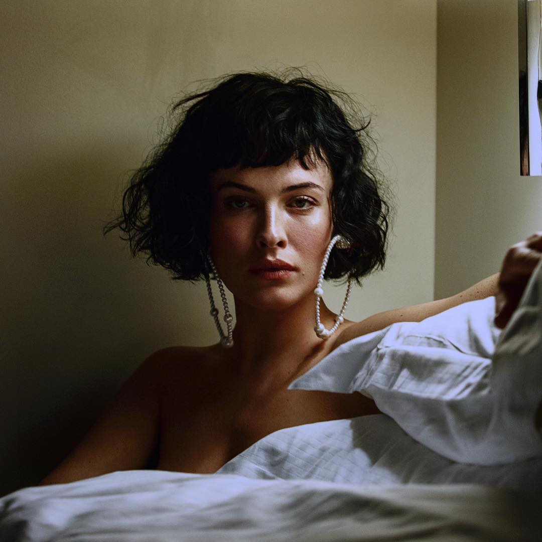 Чувственная Астафьева взбудоражила сеть постельными фото для Playboy