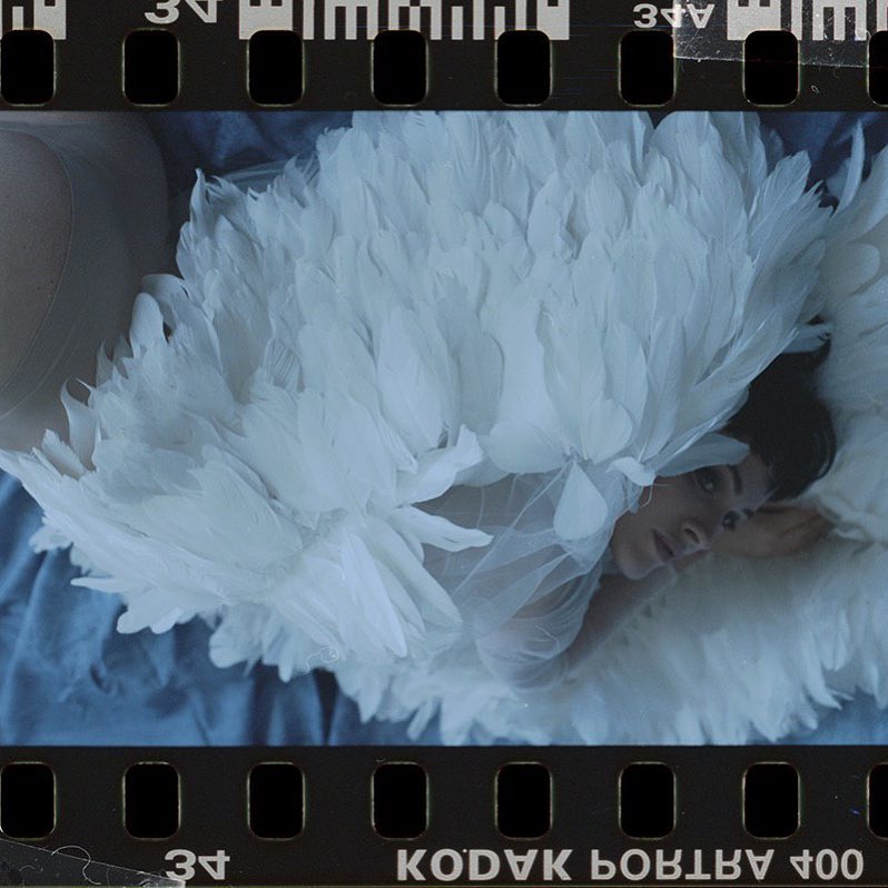 Чувственная Астафьева взбудоражила сеть постельными фото для Playboy