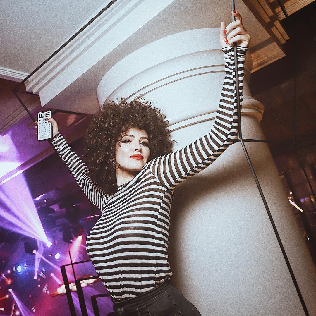 "Афро-королева": Даша Астаф'єва похвалилася витонченою фігурою і новою зачіскою